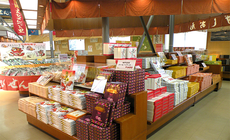 お菓子のデパートよしや 淡路お菓子館の店内